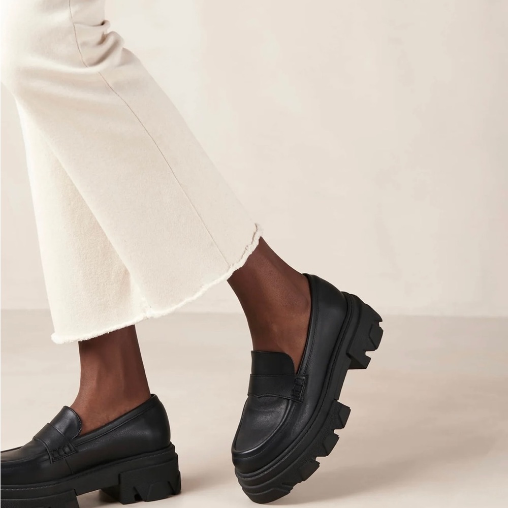 Aloha trailblazer loafers. Size 36
